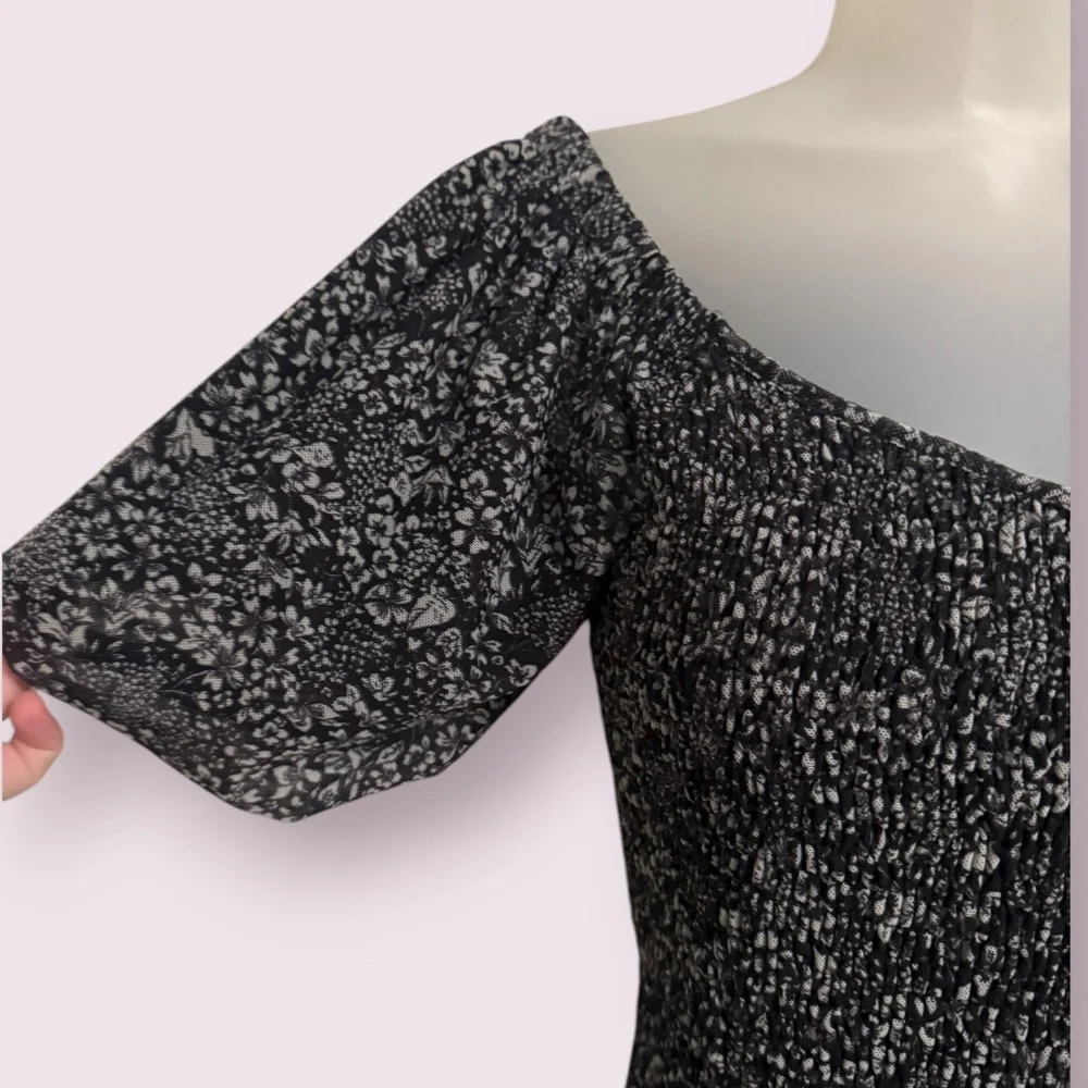 By Anthropologie Smocked Floral Puff Sleeve Top Black Size S - Picture 6 of 7